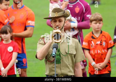Brisbane, Australie. 26 avril 2025. Brisbane, Australie, avril 26 2025 : cérémonie ANZAC avant le match de Ligue Ute A D'Isuzu entre Brisbane Roar et Wellington Phoenix FC au Suncorp Stadium de Brisbane, Australie Matthew Starling (Promediapix/SPP) crédit : SPP Sport Press photo. /Alamy Live News Banque D'Images