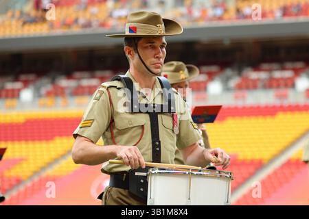 Brisbane, Australie. 26 avril 2025. Brisbane, Australie, avril 26 2025 : cérémonie ANZAC avant le match de Ligue Ute A D'Isuzu entre Brisbane Roar et Wellington Phoenix FC au Suncorp Stadium de Brisbane, Australie Matthew Starling (Promediapix/SPP) crédit : SPP Sport Press photo. /Alamy Live News Banque D'Images
