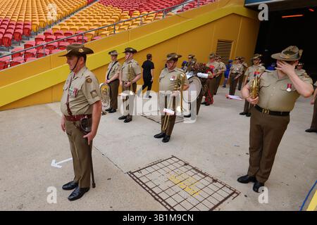 Brisbane, Australie. 26 avril 2025. Brisbane, Australie, avril 26 2025 : cérémonie ANZAC avant le match de Ligue Ute A D'Isuzu entre Brisbane Roar et Wellington Phoenix FC au Suncorp Stadium de Brisbane, Australie Matthew Starling (Promediapix/SPP) crédit : SPP Sport Press photo. /Alamy Live News Banque D'Images