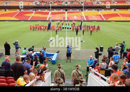 Brisbane, Australie. 26 avril 2025. Brisbane, Australie, avril 26 2025 : cérémonie ANZAC avant le match de Ligue Ute A D'Isuzu entre Brisbane Roar et Wellington Phoenix FC au Suncorp Stadium de Brisbane, Australie Matthew Starling (Promediapix/SPP) crédit : SPP Sport Press photo. /Alamy Live News Banque D'Images
