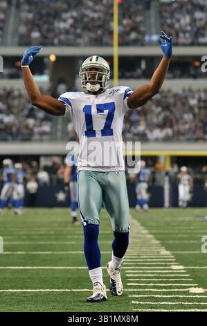 21 novembre 2010 Arlington, TX..le receveur des Cowboys de Dallas Sam Hurd #17 au troisième quart-temps lors du match de football NFL entre les Cowboys de Dallas et les Lions de Détroit au Cowboys Stadium le 21 novembre 2010 à Arlington, Texas..les Cowboys de Dallas battent les Lions de Détroit 35-19.Louis Lopez/CSM(Credit image : © Louis Lopez/Cal Sport Media/ZUMAPRESS.com) Banque D'Images