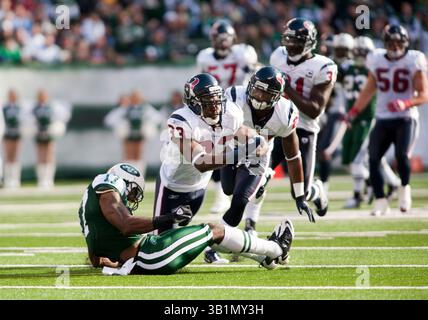 21 novembre 2010 : les jets () Texans () lors d'un match NFL entre les jets de New York et les Texans de Houston au New Meadowlands Stadium à East Rutherford, New Jersey. Les jets ont battu les Texans 30-27.(image crédit : © Duncan Williams/Cal Sport Media/ZUMAPRESS.com) Banque D'Images