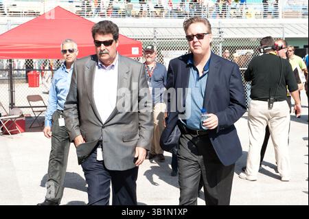 21 novembre 2010 - Homestead, Floride, États-Unis - Président de NASCAR Auto Racing MIKE HELTON, PDG et Président de NASCAR BRIAN FRANCE, - Ford NASCAR 400 2010 au Homestead Miami Speedway. (Crédit image : © Michele Sandberg/ZUMAPRESS.com) Banque D'Images