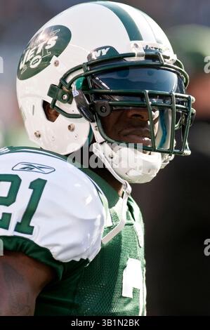 21 novembre 2010 : les jets sont en course arrière LaDainian Tomlinson (21 ans) lors d'un match NFL entre les jets de New York et les Texans de Houston au New Meadowlands Stadium à East Rutherford, New Jersey. Les jets ont battu les Texans 30-27.(image crédit : © Duncan Williams/Cal Sport Media/ZUMAPRESS.com) Banque D'Images