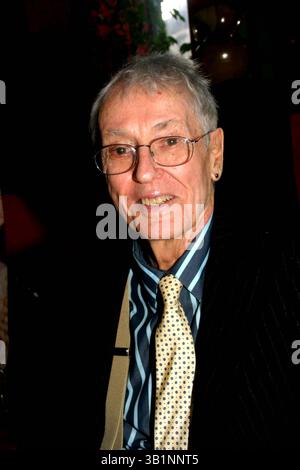 29 mars 2011 - New York, New York, États-Unis - PHOTO DE FICHIER - L'acteur américain FARLEY GRANGER, surtout connu pour ses rôles dans Alfred Hitchcock Thrillers Rope and Strangers on a train, est décédé à New York à l'âge de 85 ans. Il est mort dimanche de causes naturelles à son domicile de Manhattan, a déclaré le bureau du médecin légiste de New York. Né en 1925 à San Jose, en Californie, l'acteur a joué un tueur réticent dans Rope et un joueur de tennis impliqué dans un complot de meurtre dans Strangers on a train. Pourtant, à l'apogée de sa célébrité, il quitte Hollywood pour étudier le théâtre à New York. PHOTO : Mar. 12, 2007 - New York, New York, États-Unis - F Banque D'Images