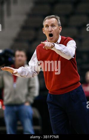 03 février 2011 : L'entraîneur-chef des Belmont Bruins, Rick Byrd, lors de l'action de la conférence Atlantic Sun Conference entre les Dolphins de Jacksonville et les Bruins de Belmont à la Veterans Memorial Arena de Jacksonville, en Floride. Belmont a battu Jacksonville 76-70.(image crédit : © Gray Quetti/Cal Sport Media/ZUMAPRESS.com) Banque D'Images
