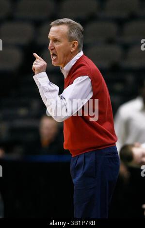 03 février 2011 : L'entraîneur-chef des Belmont Bruins, Rick Byrd, lors de l'action de la conférence Atlantic Sun Conference entre les Dolphins de Jacksonville et les Bruins de Belmont à la Veterans Memorial Arena de Jacksonville, en Floride. Belmont a battu Jacksonville 76-70.(image crédit : © Gray Quetti/Cal Sport Media/ZUMAPRESS.com) Banque D'Images