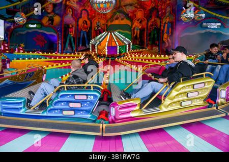 Deutschland, Baden-Wuerttemberg, Stuttgart 26.04.2025, Deutschland, GER, Bade-Wuerttemberg, Stuttgart, im Bild Themenbild, Stadtansichten, Stuttgarter Fruehlingsfest, Karussell, Menschen, Besucher, Spass, Freude, Feature, Symbolbild Baden-Wuerttemberg *** Germany, Baden Wuerttemberg, Stuttgart 26 04 2025, Germany, GER, Baden Wuerttemberg, Stuttgart, dans l'image de thème de l'image, vues de la ville, Stuttgart Spring Festival, carrousel, les gens, visiteurs, plaisir, joie, caractéristique, symbole image Baden Wuerttemberg Deutschland, Bade-Wuerttemberg, Stuttgart, 26.04.2025-24 Banque D'Images