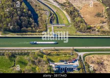 Luftbild, Datteln-Hamm-Kanal überquert den Fluss Seseke, Binnenschifffahrt, Horstmar, Lünen, Ruhrgebiet, Nordrhein-Westfalen, Deutschland ACHTUNGxMINDESTHONORARx60xEURO *** vue aérienne, Datteln Hamm canal traverse la rivière Seseke, navigation intérieure, Horstmar, Lünen, région de la Ruhr, Rhénanie du Nord-Westphalie, Allemagne ACHTUNGxMINDESTHONORARx60xEURO Banque D'Images