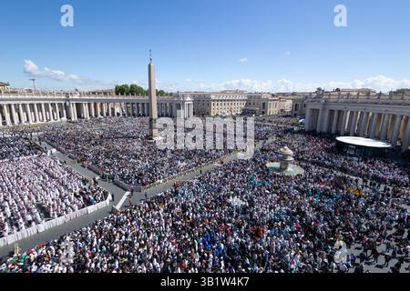Rome, Italie. 26 avril 2025. Exprimez la place Pierre lors des funérailles du pape François crédit : Independent photo Agency/Alamy Live News Banque D'Images