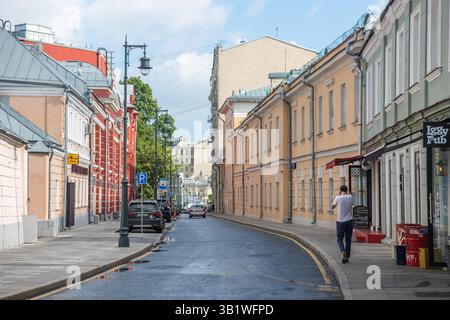 Moscou, Russie – 11 juillet 2018. Kalashniy pereulok Lane à Moscou, Russie. Reliant la rue Bolshaya Nikitskaya et la rue Nizhnaya Kislovskaya, Kala Banque D'Images