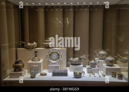 Saint-Pétersbourg, Russie – 19 juin 2018. Exposition avec des expositions d'émail au Musée Faberge à Saint-Pétersbourg, Russie. Banque D'Images
