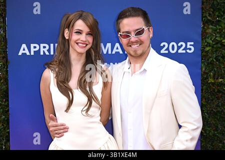Barbara Palvin mit Ehemann Dylan Sprouse BEI der Eröffnung der Universal Fan Fest Nights in den Universal Studios Hollywood. Universal City, 25.04.2025 Banque D'Images