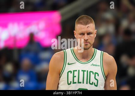 Orlando, Floride, États-Unis, 25 avril 2025, Boston Celtics Center Kristaps Porzingis #8 au Kia Center. (Crédit photo : Marty Jean-Louis/Alamy Live News Banque D'Images