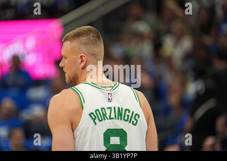 Orlando, Floride, États-Unis, 25 avril 2025, Boston Celtics Center Kristaps Porzingis #8 au Kia Center. (Crédit photo : Marty Jean-Louis/Alamy Live News Banque D'Images