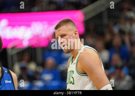 Orlando, Floride, États-Unis, 25 avril 2025, Boston Celtics Center Kristaps Porzingis #8 au Kia Center. (Crédit photo : Marty Jean-Louis/Alamy Live News Banque D'Images