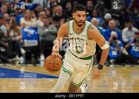 Orlando, Floride, États-Unis, 25 avril 2025, L'attaquant des Celtics de Boston, Jayson Tatum #0, s'avance au Kia Center. (Crédit photo : Marty Jean-Louis/Alamy Live News Banque D'Images