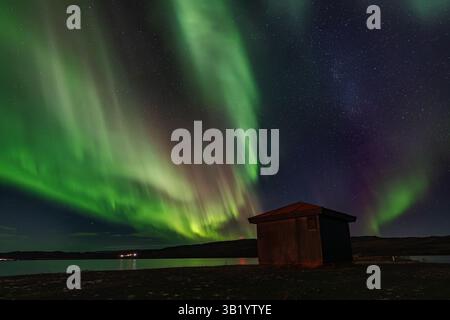 Lumière boréale ou aurore boréale au-dessus du lac Urridavatn en Islande Banque D'Images