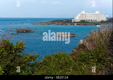 Ana InterContinental MANZA Beach Resort hôtel en bord de mer près de la ville d'Onna à Okinawa, îles Ryukyu, Japon. Banque D'Images