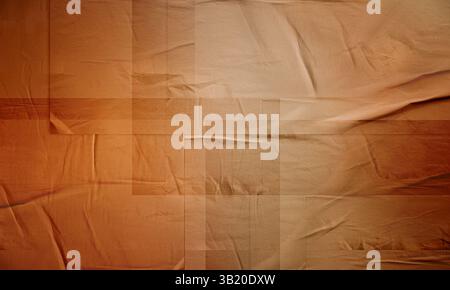 Texture de papier froissé avec des tons brun et beige. Fond de texture de sac en papier organique recyclable de couleur brun clair Craft froissé. Vieux, ridé Banque D'Images