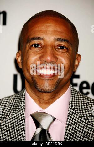 13 JANVIER 2000 - NEW YORK, NEW YORK, ÉTATS-UNIS - KEVIN LYLES, VICE-PRÉSIDENT EXÉCUTIF DU GROUPE DE MUSIQUE WARNER, ARRIVE AU 10E DÎNER HUMANITAIRE ANNUEL STEVEN J. ROSS DE L'UJA-FEDERATION OF NEW YORK EN L'HONNEUR DE RICHARD D. PARSONS AU WALDORF-ASTORIA À NEW YORK, LE 05-11-2006. / 2006..K47831HMC(crédit image : © Henry McGee/Globe photos/ZUMAPRESS.com) Banque D'Images