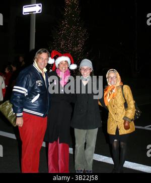Dec. 5, 2004 - New York, New York, États-Unis - K40744WR.LE 60E ANNUEL PARK AVENUE ÉCLAIRAGE DE SAPIN DE NOËL ET CAROL SING. L'ÉGLISE PRESBYTÉRIENNE EN BRIQUE 91ST NEW YORK NEW YORK 12-05-2004. WILLIAM REGAN-(crédit image : © William Reagan/Globe photos/ZUMAPRESS.com) Banque D'Images
