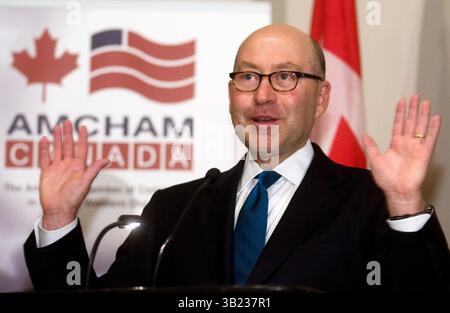 15 septembre 2010 - Calgary, AB, Canada - CALGARY, AB : 15 AOÛT 2010- David Jacobson, le nouvel ambassadeur des États-Unis au Canada, prend la parole lors d'un déjeuner de la Chambre de commerce à Calgary, le 15 septembre 2010. (Grant Black / Calgary Herald) (pour le récit de Dan Healing, section Affaires) 00029355A (crédit image : © Grant Black/Postmedia News/ZUMApress.com) Banque D'Images