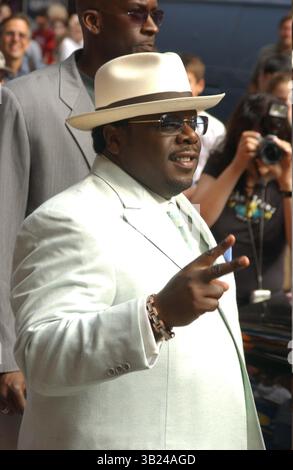 15 juillet 2004 - New York, New York, États-Unis - I8957KBA.PRE ENREGISTREMENT DU SPECTACLE DAVID LETTERMAN , NEW YORK New York .07/15/2004 . / / 2004.CÉDRIC L'ARTISTE(crédit image : © Ken Babolocsay/Globe photos/ZUMAPRESS.com) Banque D'Images