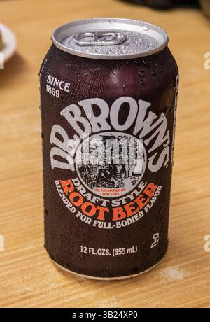 New York, États-Unis – 10 octobre 2018. Canette de bière racine du Dr Brown. Banque D'Images