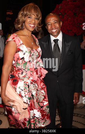 17 SEPTEMBRE 2008 - NEW YORK, NEW YORK, ÉTATS-UNIS - GAYLE KING ET KEVIN LILES (VICE-PRÉSIDENT EXÉCUTIF DU GROUPE DE MUSIQUE WARNER) ARRIVENT AU NEUVIÈME GALA ANNUEL D'AUTOMNE NEW YORKERS FOR CHILDREN AU CIPRIANI 42ND ST À NEW YORK, NEW YORK, LE 09-16-2008. / 2008..K59654HMC(crédit image : © Henry McGee/Globe photos/ZUMAPRESS.com) Banque D'Images