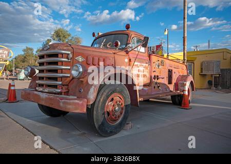 Vieille dépanneuse Ford de 1948 à Seligman, (ville historique le long de la route 66 qui a inspiré le célèbre film d'animation 'Cars'), comté de Yavapai, Arizona, États-Unis Banque D'Images