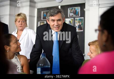 30 juin 2009 - Londres, Angleterre, Royaume-Uni - GORDON BROWN visite l'école Fulham Cross Girls, West London. (Crédit image : © Geoff Pugh/ZUMA Press) Banque D'Images