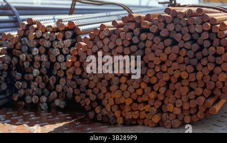 Extrémités rouillées de renfort en acier. Structures de construction Banque D'Images