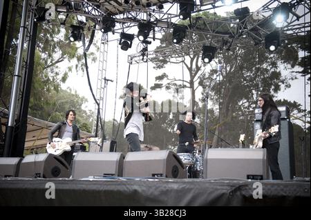 30 août 2009 - San Francisco, Californie, États-Unis - DEAN Fertita, ALISON MOSSHART, JACK WHITE et JACK LAWRENCE du DEAD WEATHER en direct au 2e FESTIVAL annuel OUTSIDE LANDS MUSIC and ARTS FESTIVAL, un festival de musique respectueux de l'environnement qui se tient dans le Golden Gate Park de San Francisco et attire 40 à 60 000 participants par jour. (Crédit image : © Jerome Brunet/ZUMA Press) Banque D'Images