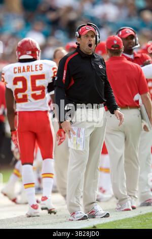 8 novembre 2009 : Todd Haley, entraîneur-chef des Kansas City Chiefs, lors de la première mi-temps entre les AFC West Kansas City Chiefs et les AFC South Jacksonville Jaguars au Jacksonville Municipal Stadium à Jacksonville, en Floride. (Crédit image : © Gray Quetti/Cal Sport Media/ZUMApress.com) Banque D'Images