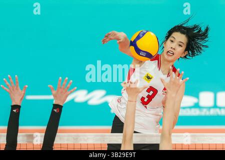 Pasig City, Philippines. 27 avril 2025. Tran Thi Thanh Thuy de la Viêt Nam VTV Binh Dien long an participe au match final entre le Kazakhstan Zhetysu VC et le Vietnam VTV Binh Dien long an à la Ligue des champions de volleyball féminin de l'AVC à Pasig City, Philippines, le 27 avril 2025. Crédit : Rouelle Umali/Xinhua/Alamy Live News Banque D'Images
