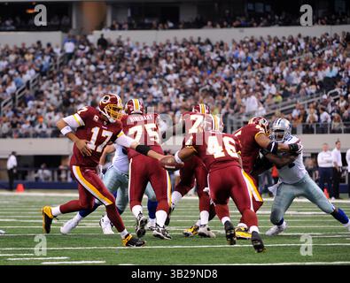 22 novembre 2009 : Redskins QB Jason Campbell #17 remet le ballon à Ladell Betts pendant le match entre les Cowboys de Dallas et les Redskins de Washington au Cowboys Stadium on à Arlington, Texas (image crédit : © John Green/Cal Sport Media/ZUMApress.com) Banque D'Images