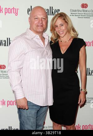 Sep 12, 2009 - Santa Monica, Californie, États-Unis - L'acteur MICHAEL CHIKLIS et son épouse Michelle arrivent à la 5ème fête rose annuelle tenue au la cachette Bistro. (Crédit image : © Lisa O'Connor/ZUMA Press) Banque D'Images