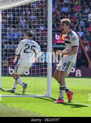 Bournemouth, Royaume-Uni. 27 avril 2025. Vitality Stadium Bournemouth, Angleterre, le 27 avril 2025 : Rasmus Hojlund de Manchester United célèbre avoir marqué le but égalisateur de son équipe pour faire le score 1-1 lors du match de premier League entre l'AFC Bournemouth et Manchester United au Vitality Stadium de Bournemouth, en Angleterre. (David Horton/SPP) crédit : SPP Sport Press photo. /Alamy Live News Banque D'Images