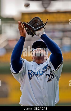 09 septembre 2009- Milwaukee, WI. Miller Park..Milwaukee Brewers Prince Fielder #28 fait la capture pour la sortie..Milwaukee Brewers perdu contre les Cardinals de St Louis 1-5, les Cardinals ont balayé les Brewers dans une série de 3 matchs à Miller Park..Mike McGinnis / CSM (crédit image : © Mike McGinnis/Cal Sport Media/ZUMA Press) Banque D'Images