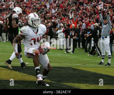 14 novembre 2009 : Hokies Tailback Ryan Williams #34 points de la ligne Terrapins One Yard lors de la défaite 36-9 des Terrapins de l'Université du Maryland contre le match de football universitaire Virginia Tech Hokies NCAA au stade Chase Bank à College Park, Maryland. (Crédit image : © Mitch Stringer/Cal Sport Media/ZUMApress.com) Banque D'Images