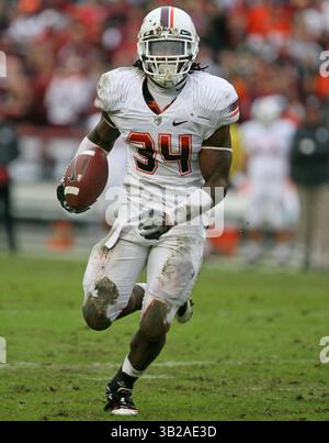 14 novembre 2009 : Hokies Tailback Ryan Williams #34 lors de la défaite 36-9 des Terrapins de l'Université du Maryland contre le match de football universitaire Virginia Tech Hokies NCAA au stade Chase Bank à College Park, Maryland. (Crédit image : © Mitch Stringer/Cal Sport Media/ZUMApress.com) Banque D'Images