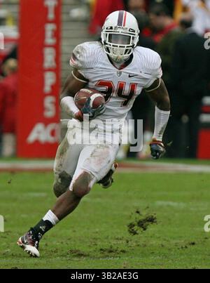 14 novembre 2009 : Hokies Tailback Ryan Williams #34 lors de la défaite 36-9 des Terrapins de l'Université du Maryland contre le match de football universitaire Virginia Tech Hokies NCAA au stade Chase Bank à College Park, Maryland. (Crédit image : © Mitch Stringer/Cal Sport Media/ZUMApress.com) Banque D'Images