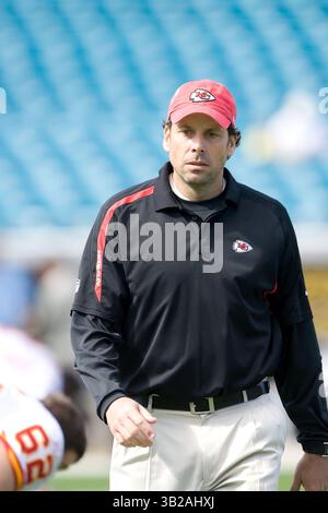 8 novembre 2009 : Todd Haley, entraîneur-chef des Kansas City Chiefs, avant le début de l'action entre les AFC West Kansas City Chiefs et les AFC South Jacksonville Jaguars au Jacksonville Municipal Stadium à Jacksonville, en Floride. (Crédit image : © Gray Quetti/Cal Sport Media/ZUMApress.com) Banque D'Images