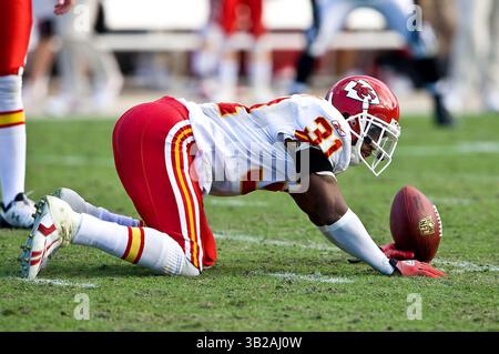 08 novembre 2009 : Maurice Leggett (31 ans), cornerback des Kansas City Chiefs, tient le ballon lors d'un coup d'envoi lors de l'action entre les AFC West Kansas City Chiefs et les AFC South Jacksonville Jaguars au stade municipal de Jacksonville à Jacksonville, en Floride. Jacksonville a battu Kansas City 24-21.(image crédit : © Gray Quetti/Cal Sport Media/ZUMApress.com) Banque D'Images