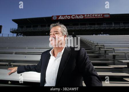 23 novembre 2009 - Pomona, Californie, États-Unis - TOM COMPTON, président de la National Hot Rod Association (NHRA), dans l'Auto Club Raceway à Pomona. (Crédit image : © Ringo Chiu/Zuma Press) Banque D'Images
