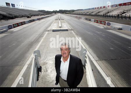23 novembre 2009 - Pomona, Californie, États-Unis - TOM COMPTON, président de la National Hot Rod Association (NHRA), dans l'Auto Club Raceway à Pomona. (Crédit image : © Ringo Chiu/Zuma Press) Banque D'Images