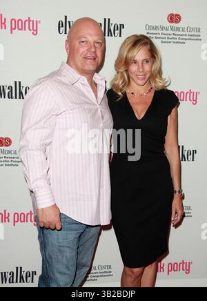 Sep 12, 2009 - Santa Monica, Californie, États-Unis - L'acteur MICHAEL CHIKLIS et son épouse Michelle arrivent à la 5ème fête rose annuelle tenue au la cachette Bistro. (Crédit image : © Lisa O'Connor/ZUMA Press) Banque D'Images