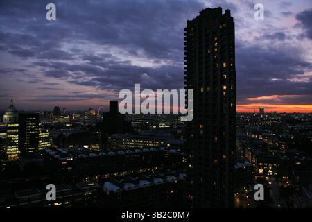 Sep 12, 2009 - Londres, Angleterre, Royaume-Uni - le soleil se couche sur Londres, le 12 septembre 2009. (Crédit image : © Amiran White/ZUMA Press) Banque D'Images