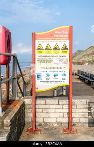 Panneau d'information à West Bay Beach Dorset Banque D'Images